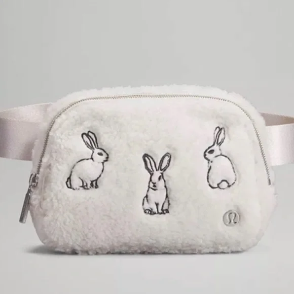 LULULEMON NEW YEAR EVERYWHERE BELT
BAG 1L *FLEECE - Picture 1 of 6